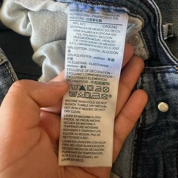 Women’s size 14 Signature By Levi Strauss & Co Modern Skinny Denim Jean Shorts - Picture 6 of 9